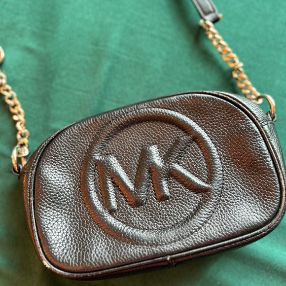 MICHAEL KORS Brynn Small Pebbled Leather Crossbody Bag - Picture 3 of 13